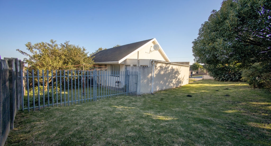 4 Bedroom Property for Sale in Sunnyridge Eastern Cape